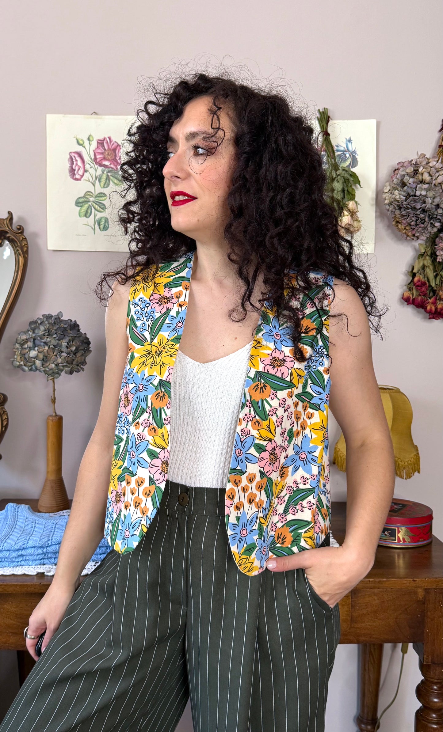 Gilet Iris, fiori gialli e azzurri