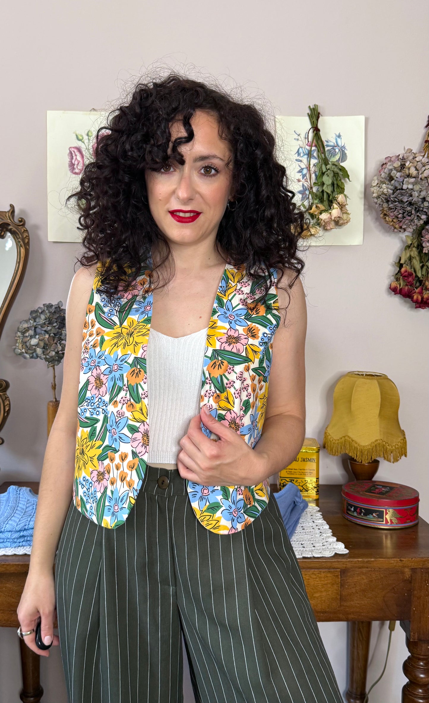 Gilet Iris, fiori gialli e azzurri
