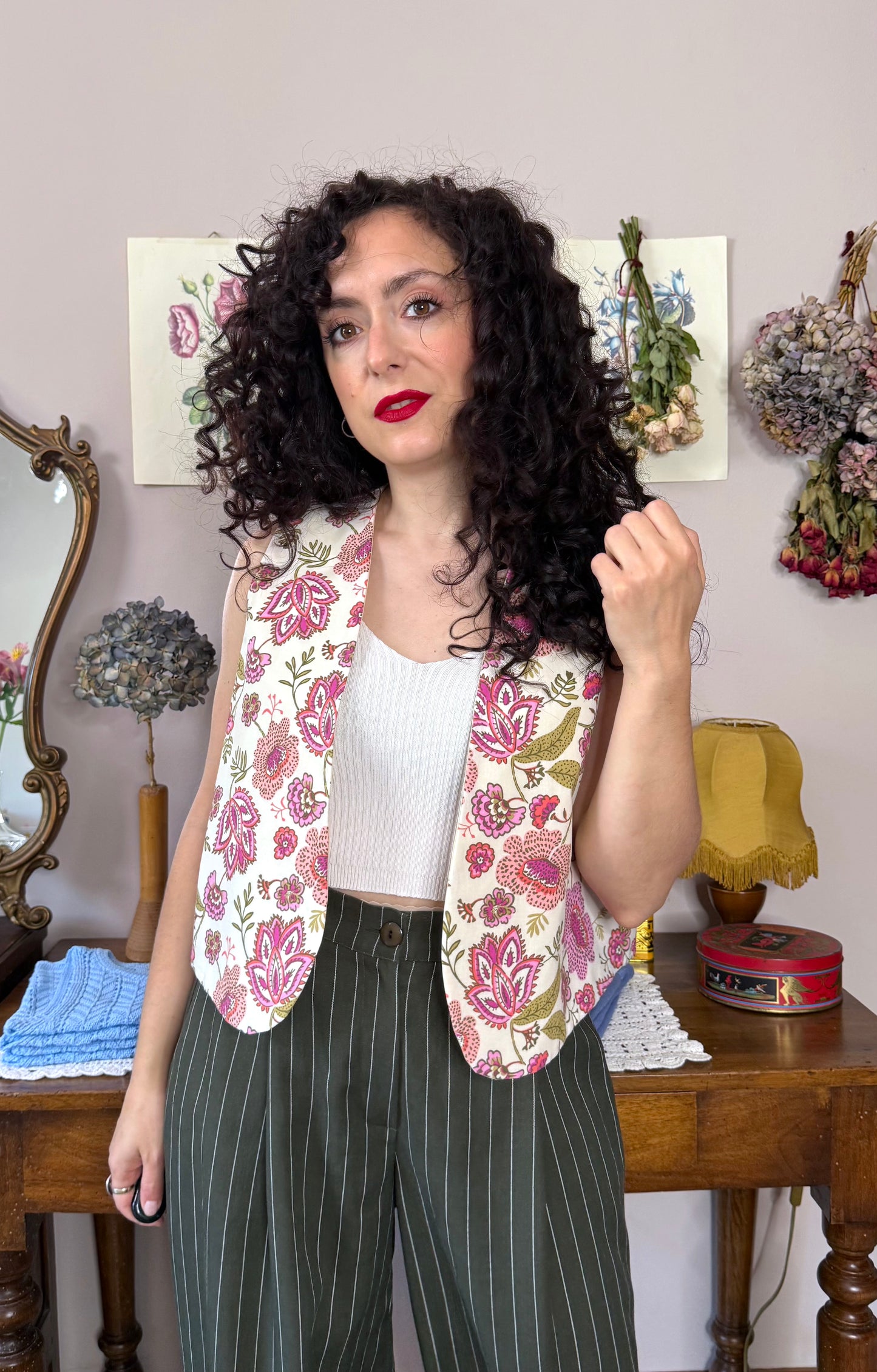 Gilet Iris, crema fiori rosa