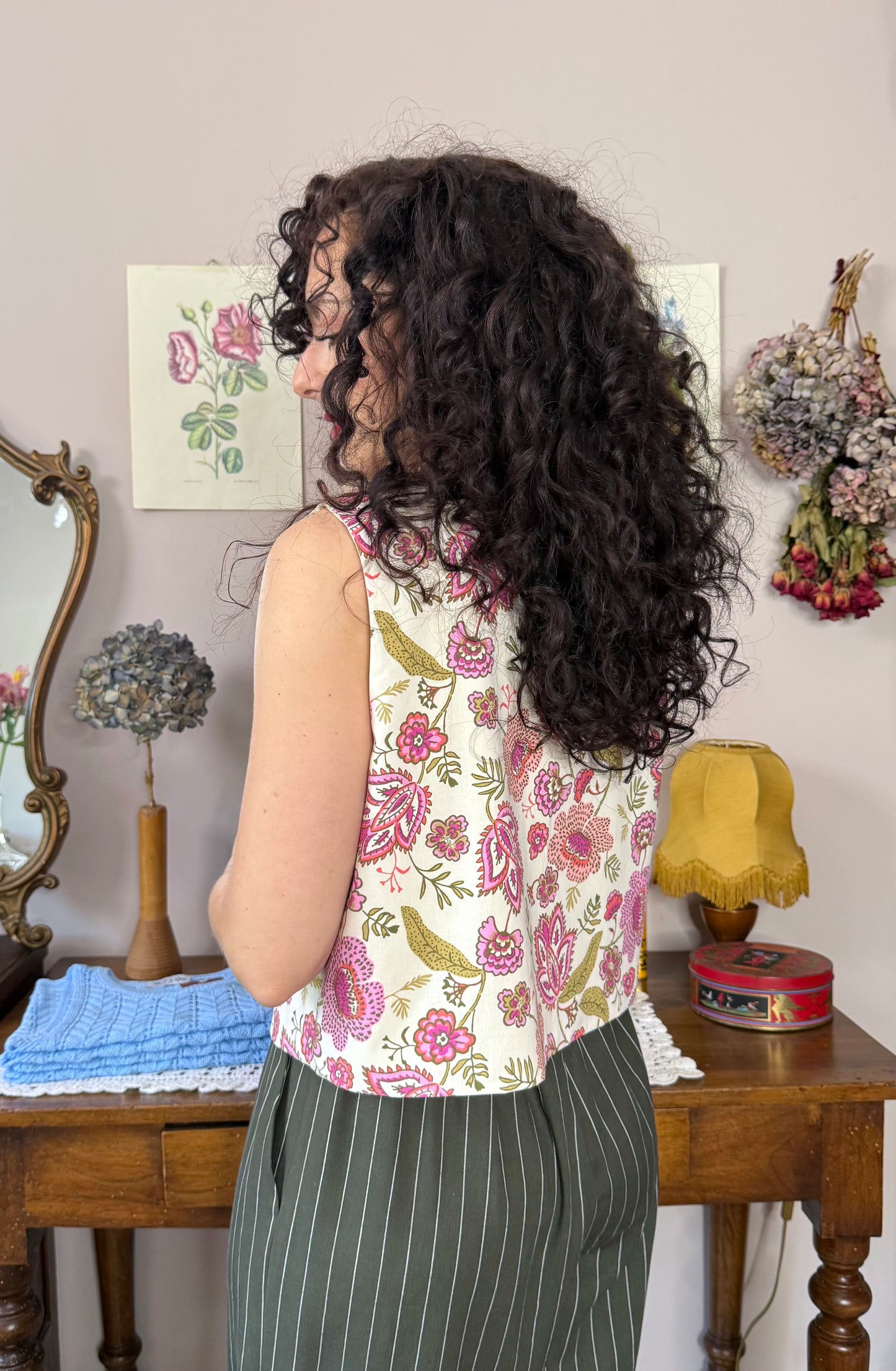 Gilet Iris, crema fiori rosa
