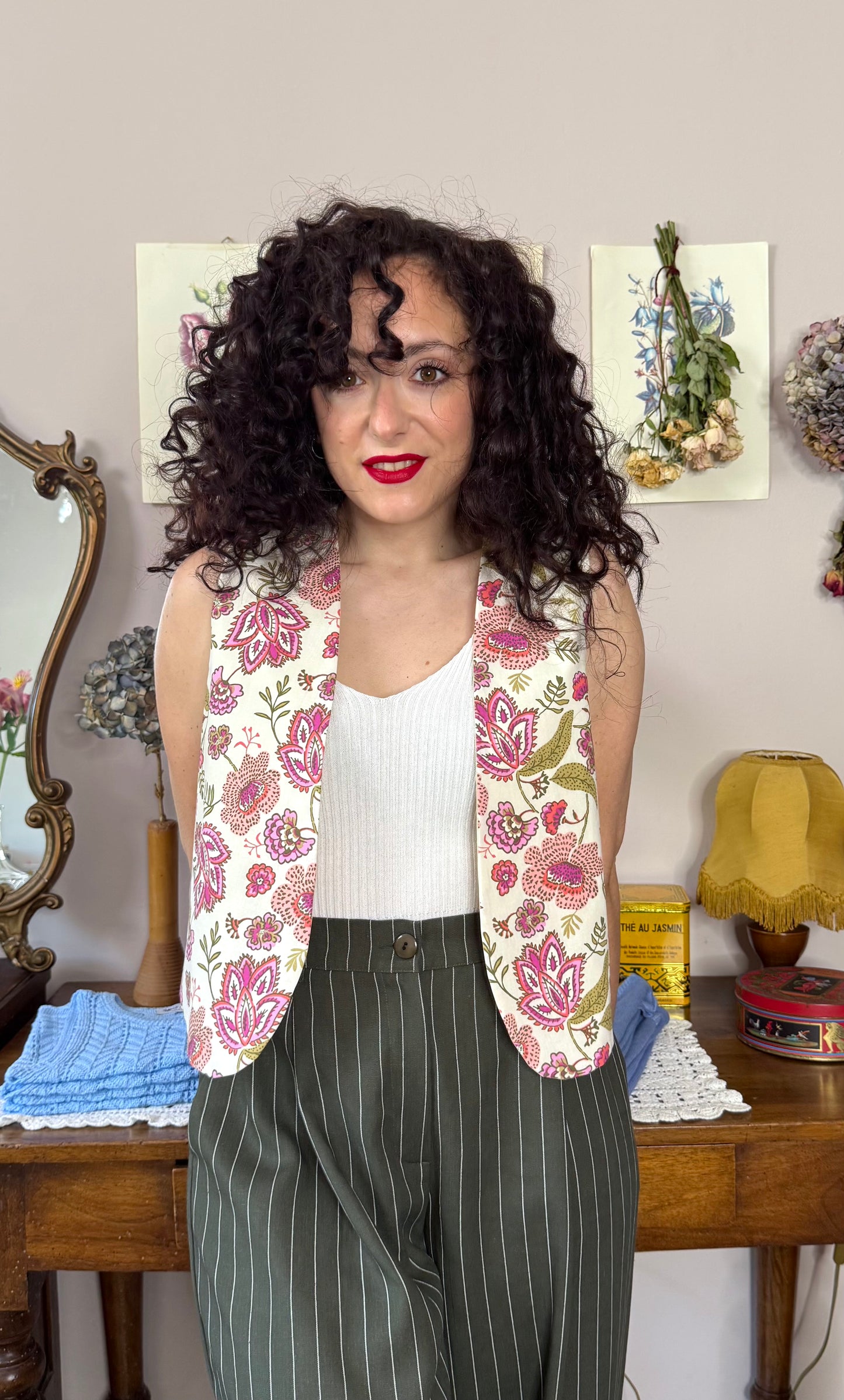Gilet Iris, crema fiori rosa